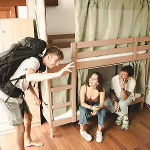 Tamaran House Hostel