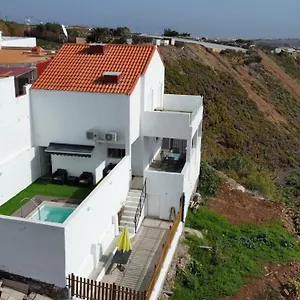  Villa Adrián